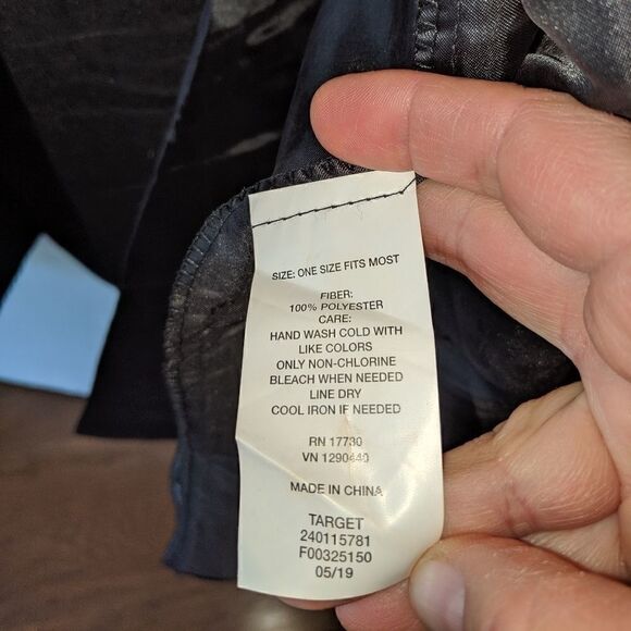 *NEW* VAMPIRE CAPE W\COLLAR & VELCRO CLOSURE - Picture 7 of 7